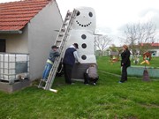 Sněhulák se změnil na Velikonočního zajíce